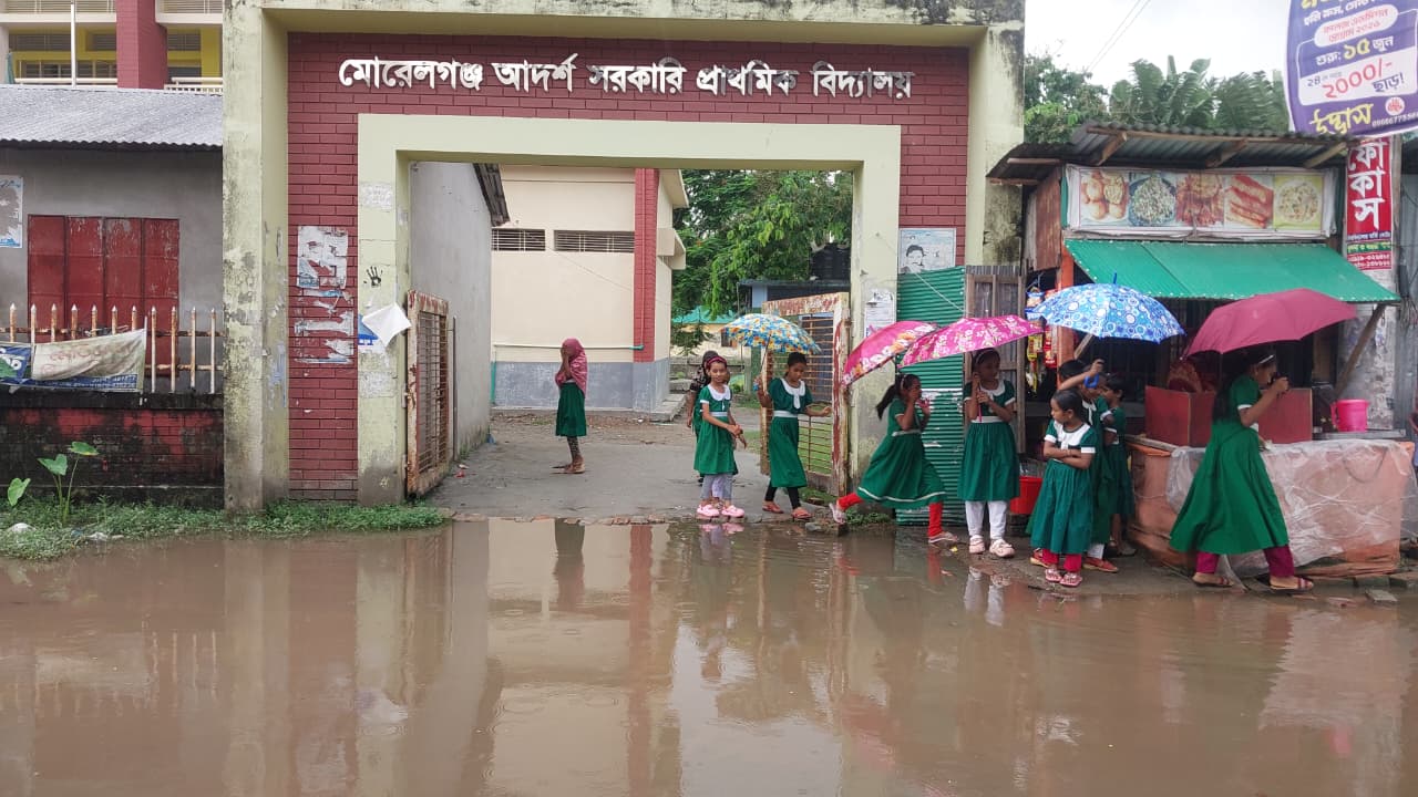 ছয় দিনের ভারী বর্ষণে বিপর্যস্ত মোরেলগঞ্জ